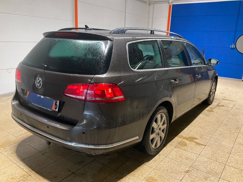 Volkswagen Passat 2.0 TDI Comfortline BlueMotion Tech 2013 – снимка 2