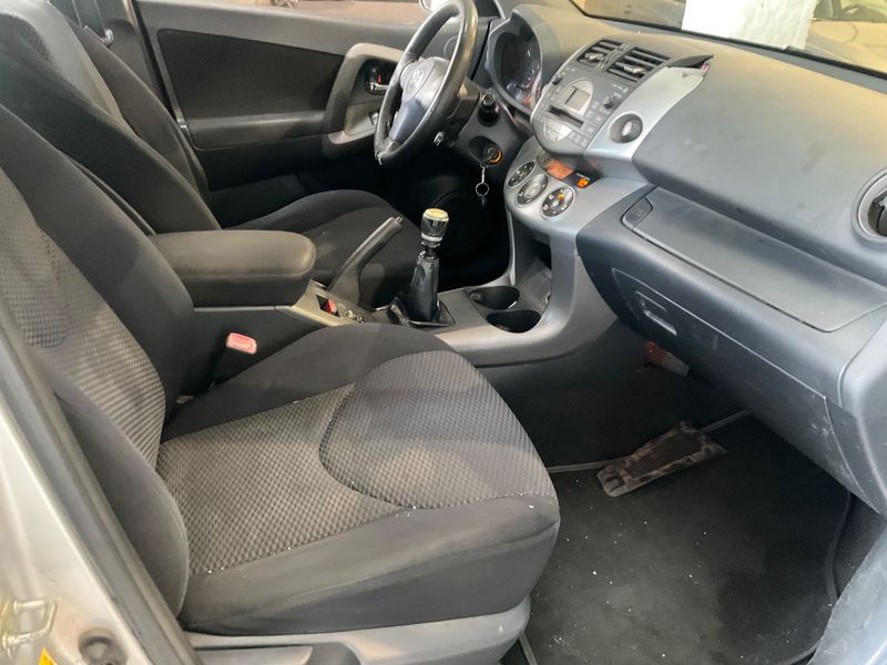 Toyota RAV 4 2.2 D-4D Life 2006 – снимка 16