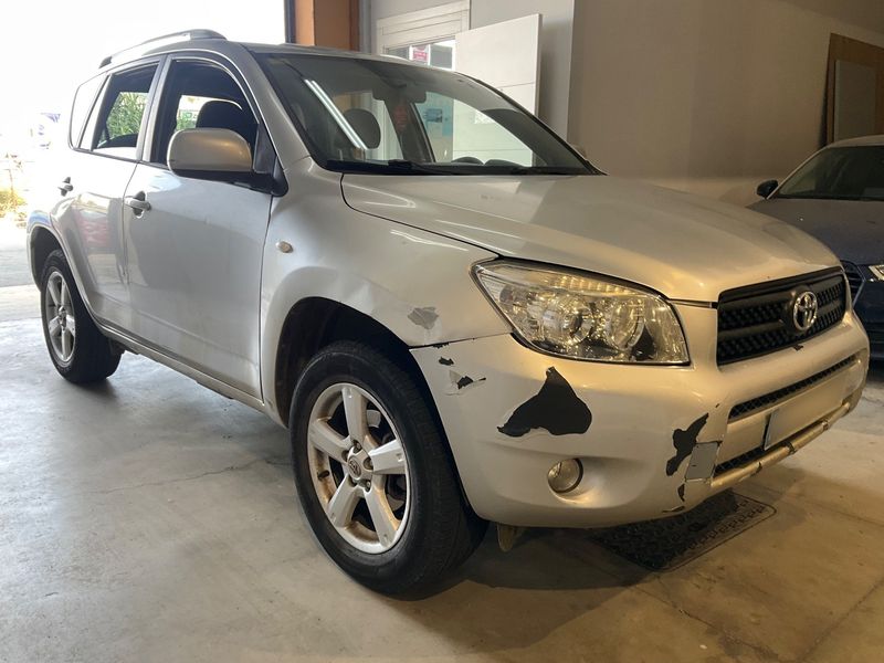 Toyota RAV 4 2.2 D-4D Life 2006 – снимка 12