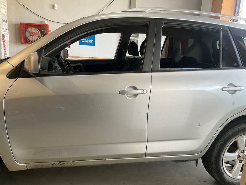 Toyota RAV 4 2.2 D-4D Life 2006 – снимка 4