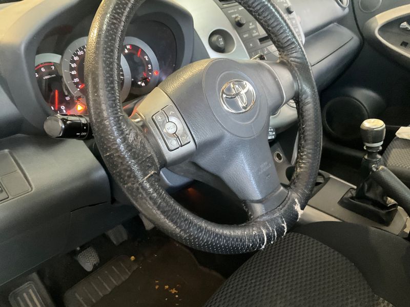 Toyota RAV 4 2.2 D-4D Life 2006 – снимка 32
