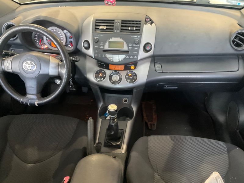 Toyota RAV 4 2.2 D-4D Life 2006 – снимка 17