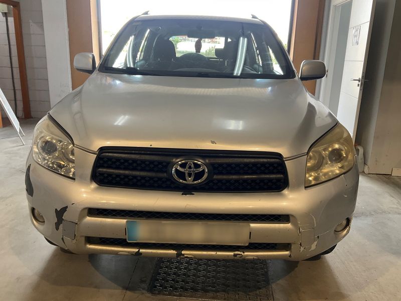 Toyota RAV 4 2.2 D-4D Life 2006 – снимка 14