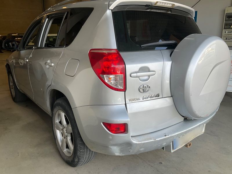 Toyota RAV 4 2.2 D-4D Life 2006 – снимка 6