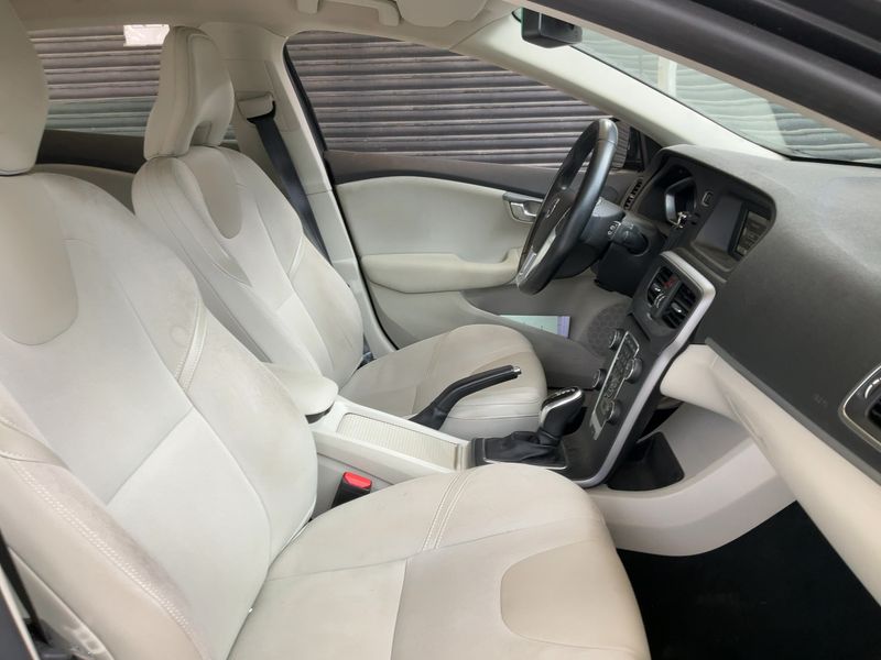 Volvo V40 2.0 D3 Momentum 2014 – снимка 16