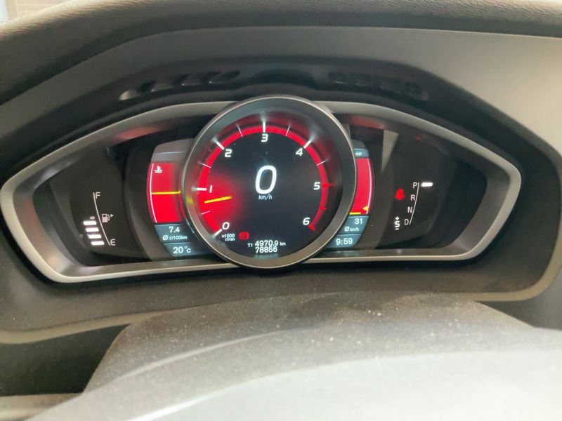 Volvo V40 2.0 D3 Momentum 2014 – снимка 18