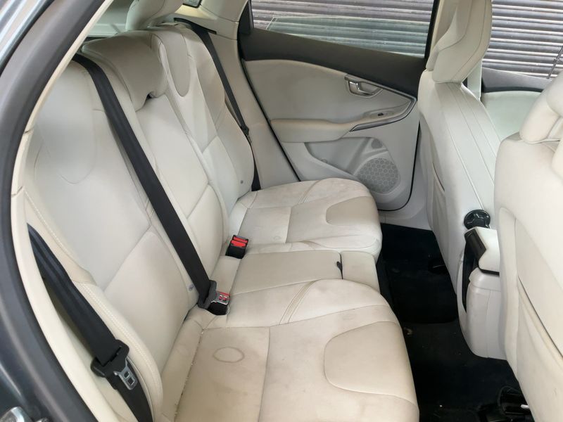 Volvo V40 2.0 D3 Momentum 2014 – снимка 19