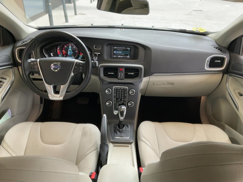 Volvo V40 2.0 D3 Momentum 2014 – снимка 17