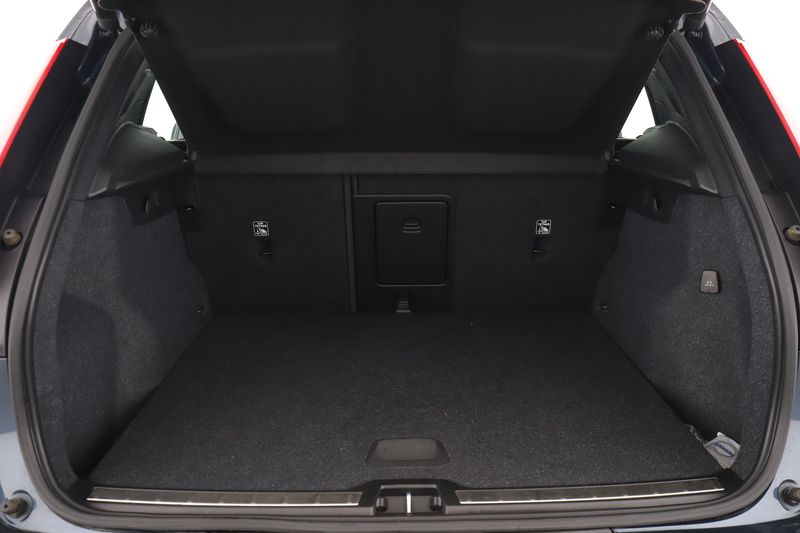 Volvo XC40 1.5 T5 Plug-in Hybrid Inscription 2WD 2021 – снимка 9