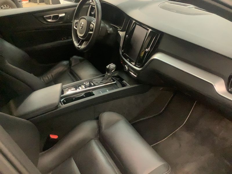 Volvo V60 2.0 T6 R-Design AWD 2019 – снимка 16