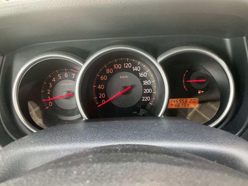 Nissan Tiida 1.6 Acenta 2009 – снимка 4