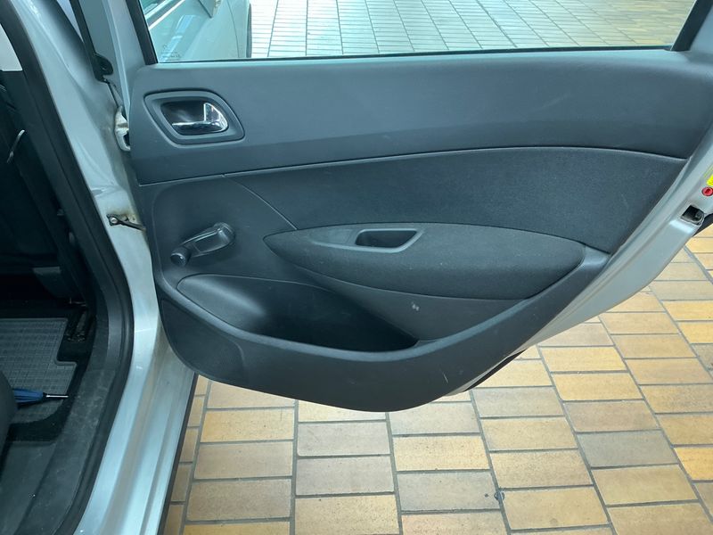 Peugeot 308 1.6 HDi Access 2012 – снимка 36