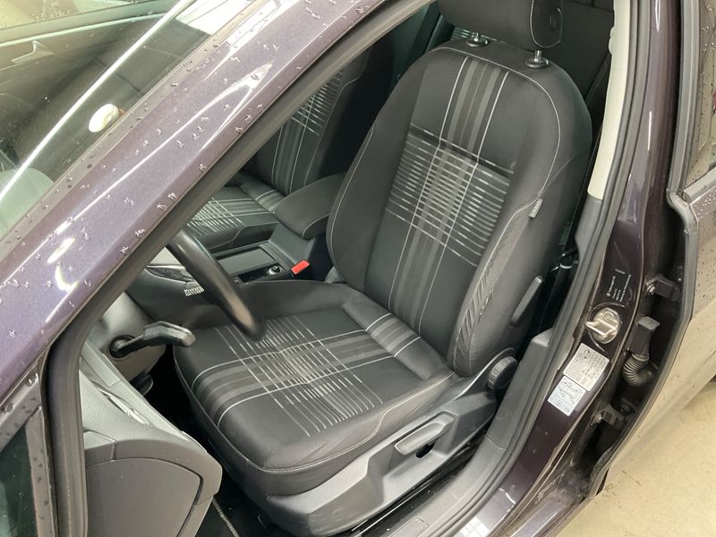 Volkswagen Golf VII 1.6 TDI Lounge BlueMotion Tech 2015 – снимка 23