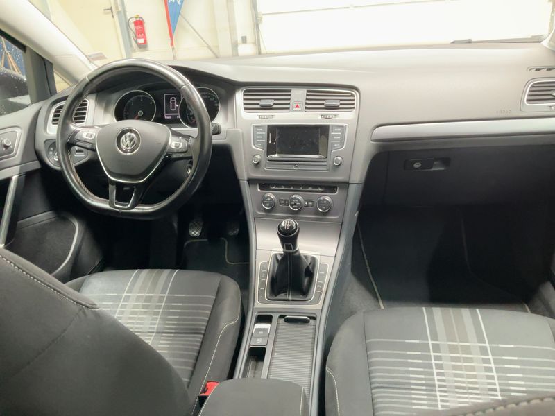 Volkswagen Golf VII 1.6 TDI Lounge BlueMotion Tech 2015 – снимка 17
