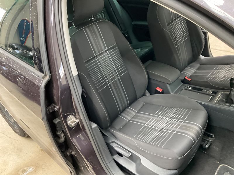 Volkswagen Golf VII 1.6 TDI Lounge BlueMotion Tech 2015 – снимка 27