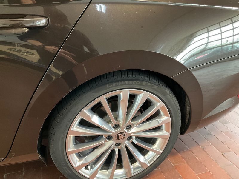 Skoda Superb 2.0 TDI Laurin & Klement 4x4 2017 – снимка 28