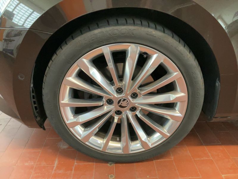 Skoda Superb 2.0 TDI Laurin & Klement 4x4 2017 – снимка 3