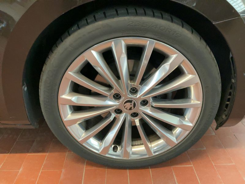 Skoda Superb 2.0 TDI Laurin & Klement 4x4 2017 – снимка 11