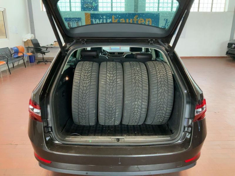 Skoda Superb 2.0 TDI Laurin & Klement 4x4 2017 – снимка 16