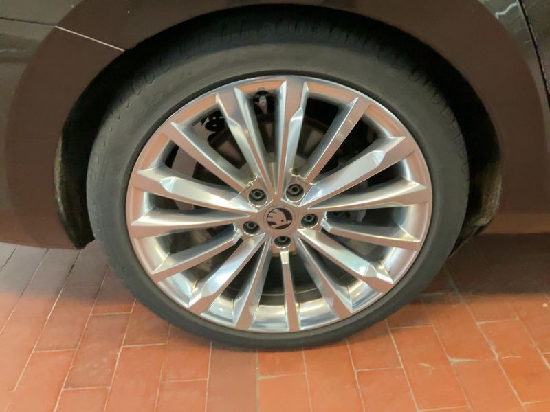 Skoda Superb 2.0 TDI Laurin & Klement 4x4 2017 – снимка 9