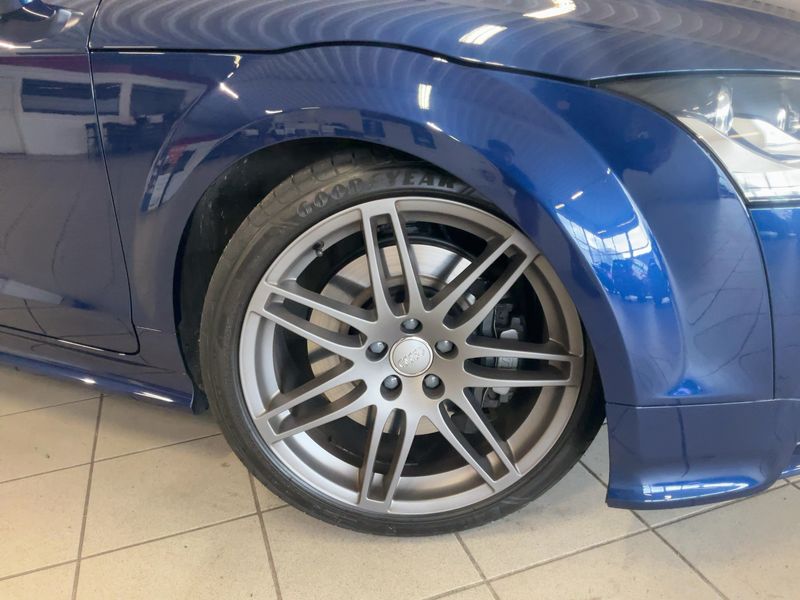 Audi TTS 2.0 TFSI quattro Coupe 2011 – снимка 11
