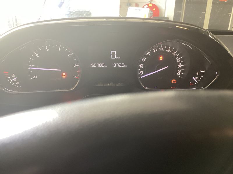 Peugeot 2008 1.2 VTi Active 2014 – снимка 4