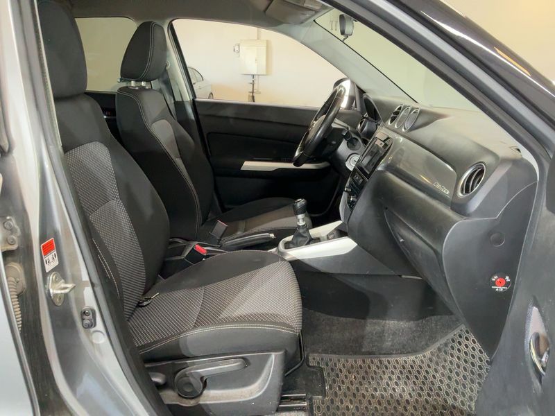 Suzuki Vitara 1.6 DDiS Comfort 4x4 2017 – снимка 17