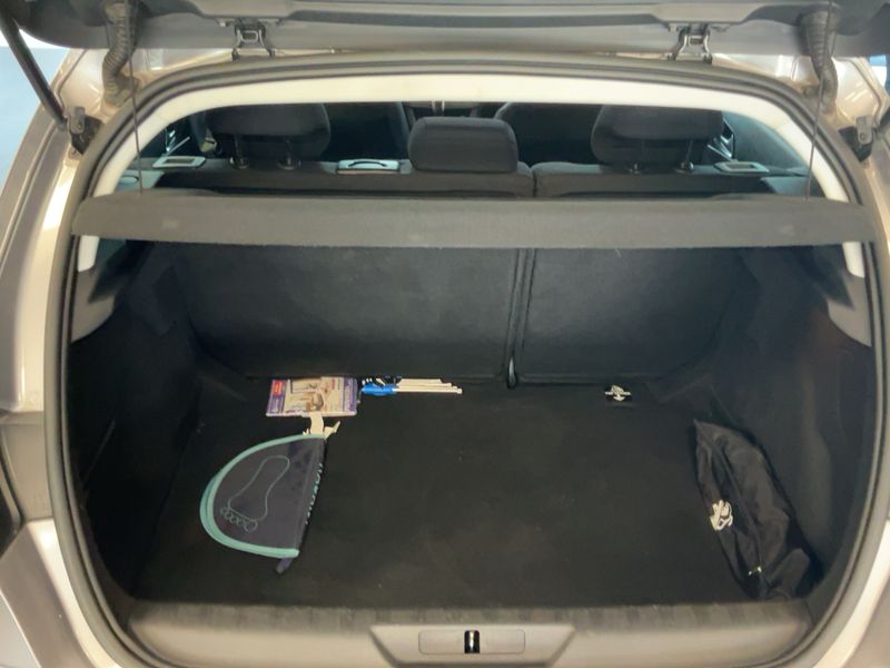 Peugeot 308 1.6 Blue-HDi Active 2017 – снимка 15