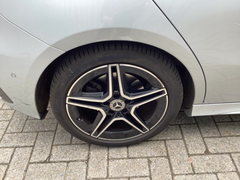 Mercedes-Benz A-Klasse A 220 4Matic AMG Line 2020 – снимка 9