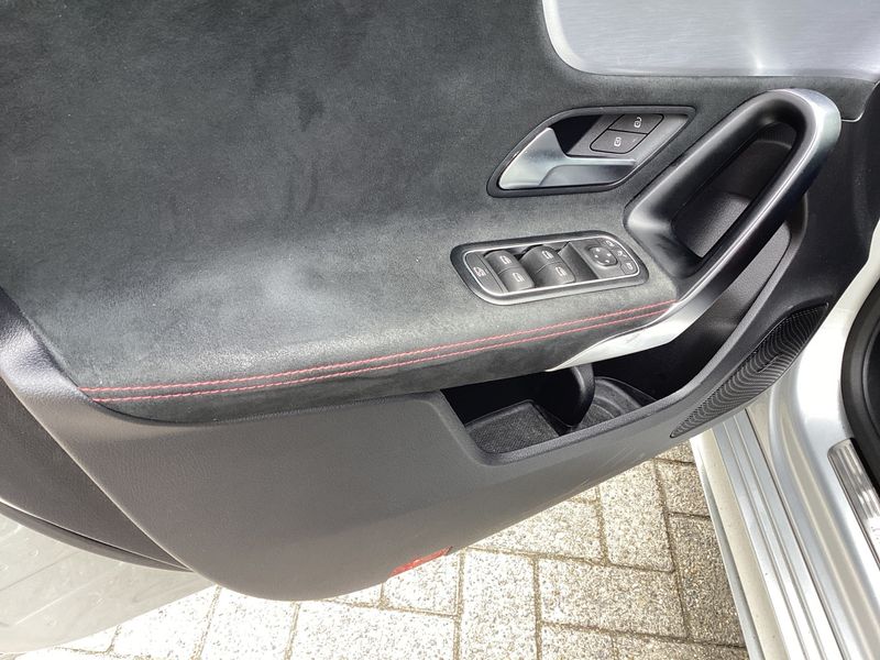 Mercedes-Benz A-Klasse A 220 4Matic AMG Line 2020 – снимка 25