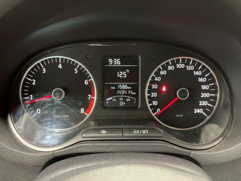 Volkswagen Polo 1.4 FSI Highline 2011 – снимка 18
