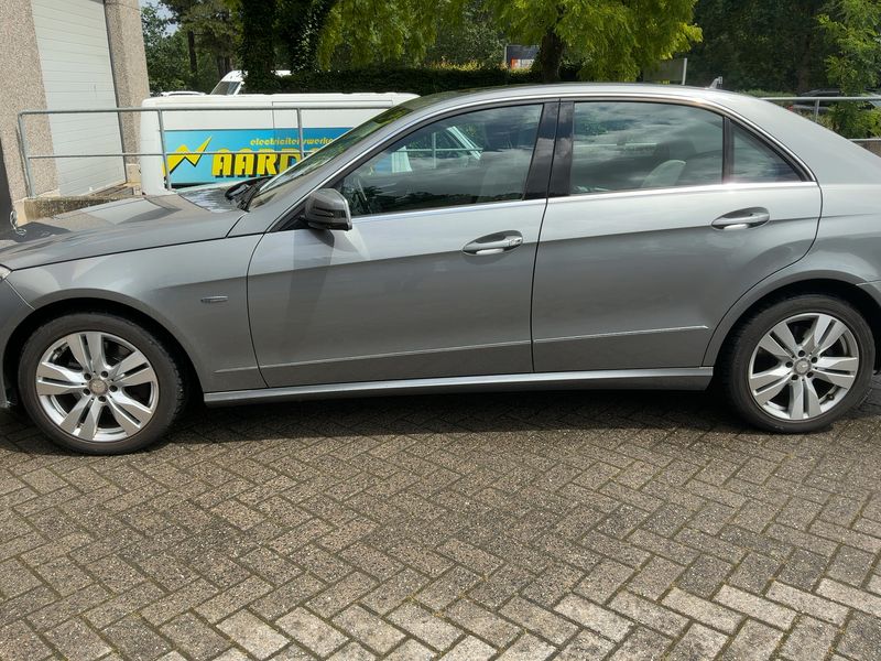 Mercedes-Benz E-Klasse E 350 CDI BlueEfficiency 4Matic Avantgarde 2009 – снимка 4