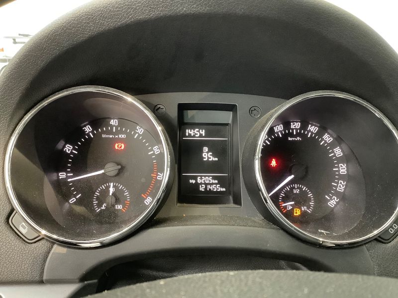 Skoda Yeti 1.2 TSI Active Plus Edition 2013 – снимка 19