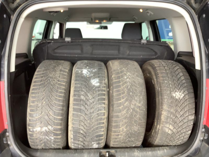 Skoda Yeti 1.2 TSI Active Plus Edition 2013 – снимка 16