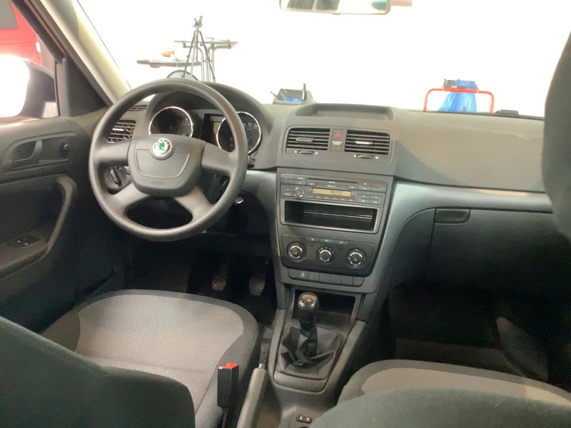 Skoda Yeti 1.2 TSI Active Plus Edition 2013 – снимка 18