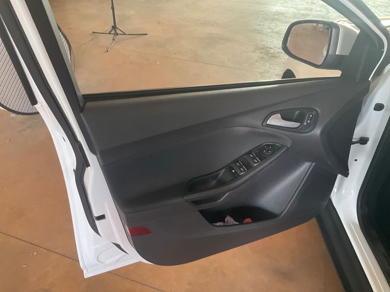 Ford Focus 1.5 TDCi Business 2017 – снимка 23