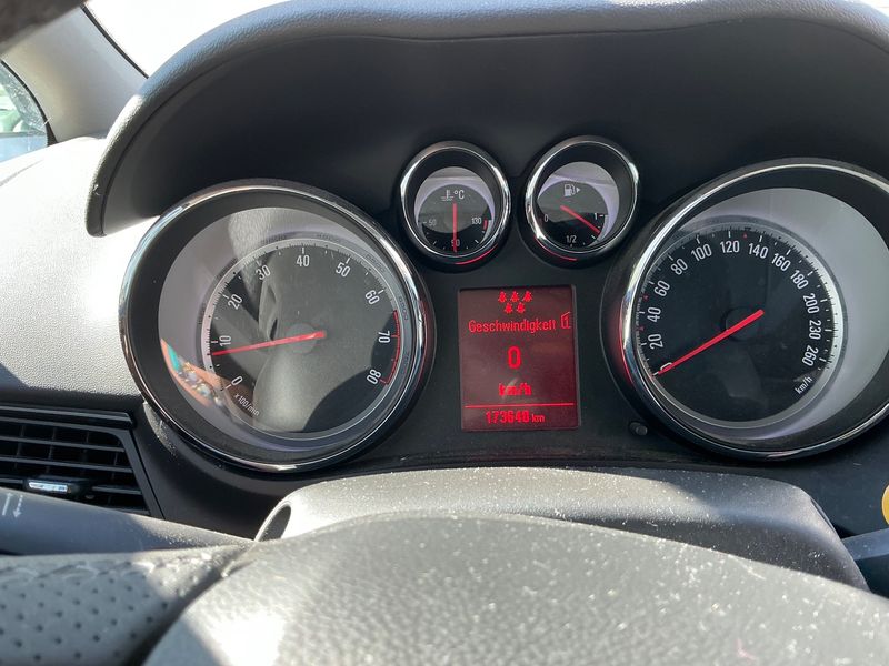 Opel Zafira Tourer 1.4 Turbo Sport 2012 – снимка 19