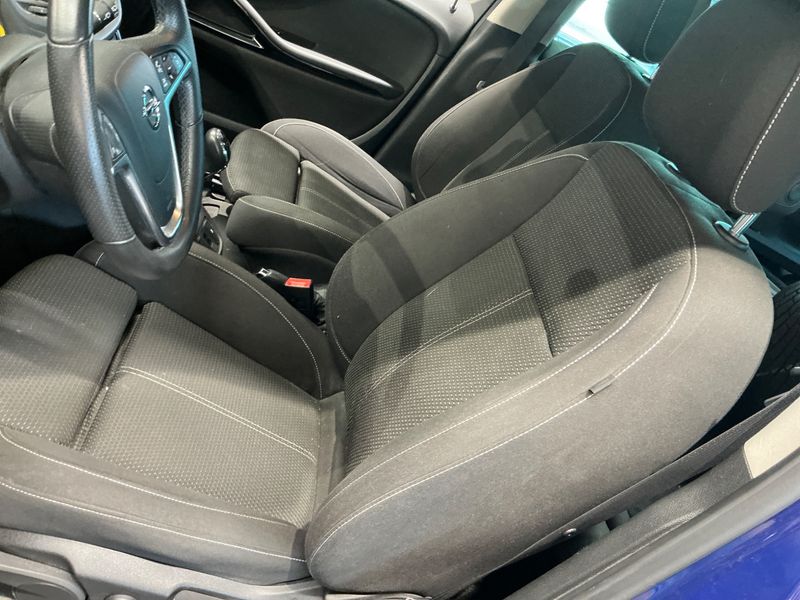 Opel Zafira Tourer 1.4 Turbo Sport 2012 – снимка 28