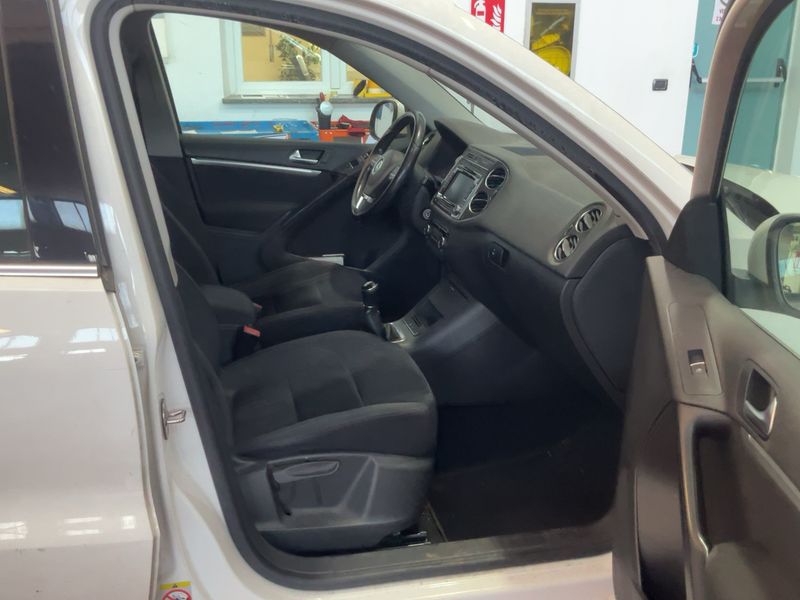 Volkswagen Tiguan 2.0 TDI Sport & Style 4Motion 2013 – снимка 16