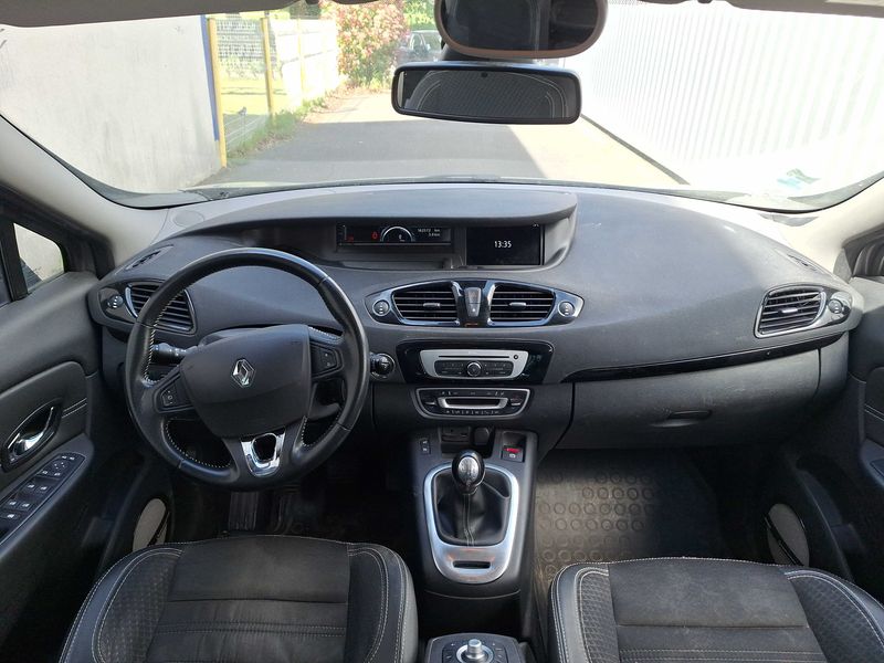 Renault Grand Scenic 1.2 TCe Energy BOSE Edition 2015 – снимка 11