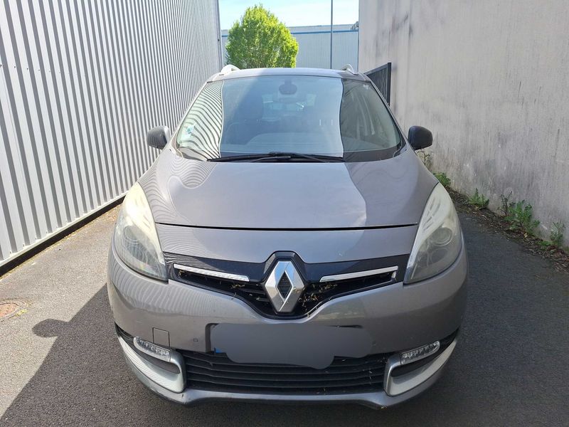 Renault Grand Scenic 1.2 TCe Energy BOSE Edition 2015 – снимка 7