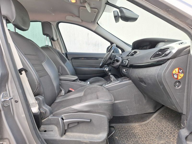 Renault Grand Scenic 1.2 TCe Energy BOSE Edition 2015 – снимка 10