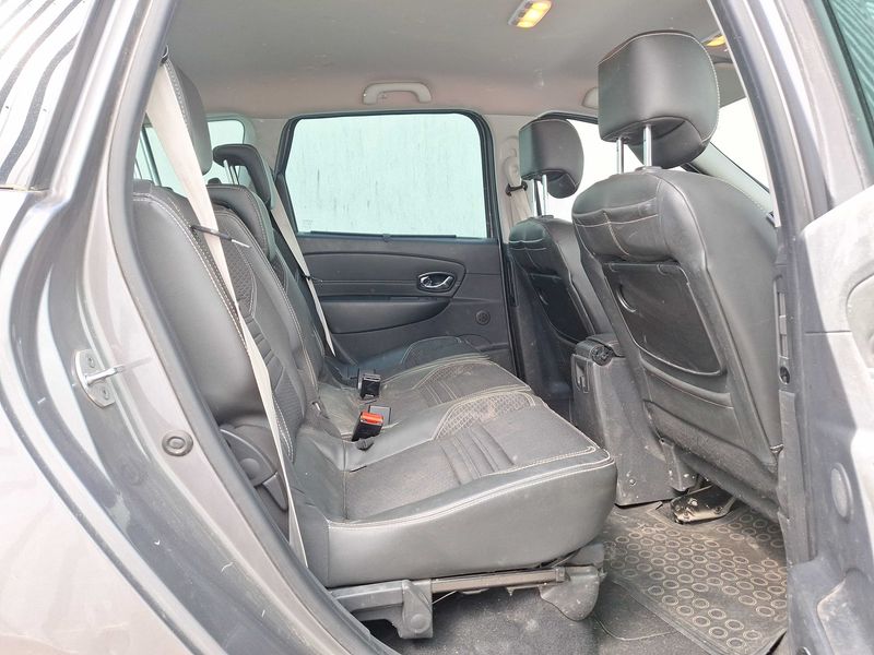Renault Grand Scenic 1.2 TCe Energy BOSE Edition 2015 – снимка 14