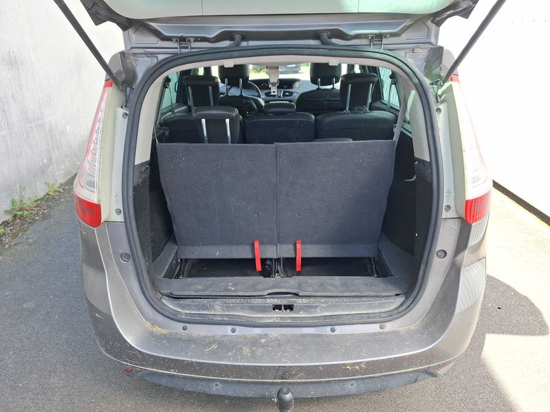 Renault Grand Scenic 1.2 TCe Energy BOSE Edition 2015 – снимка 9