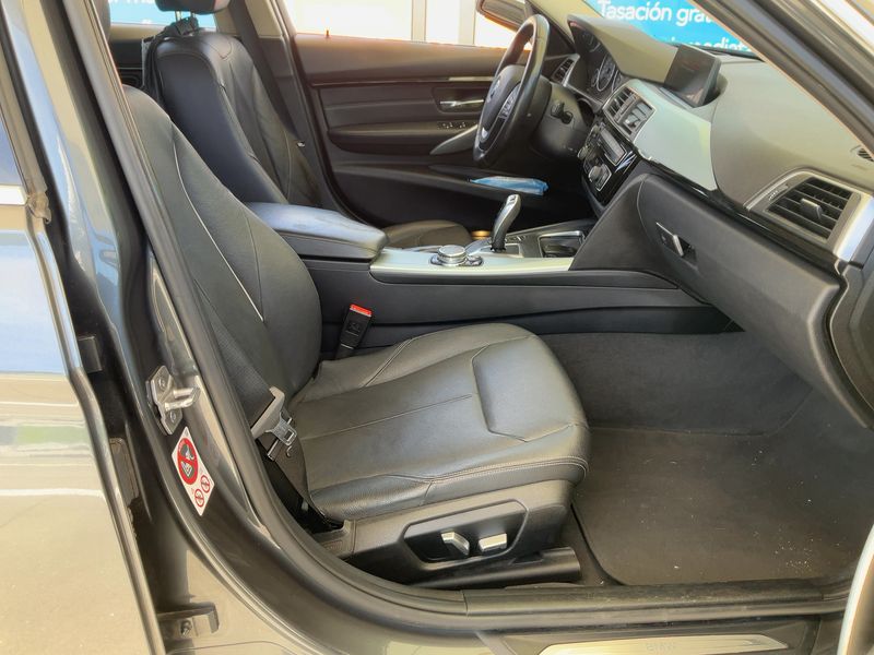 BMW 3er 318d Luxury Line 2015 – снимка 16