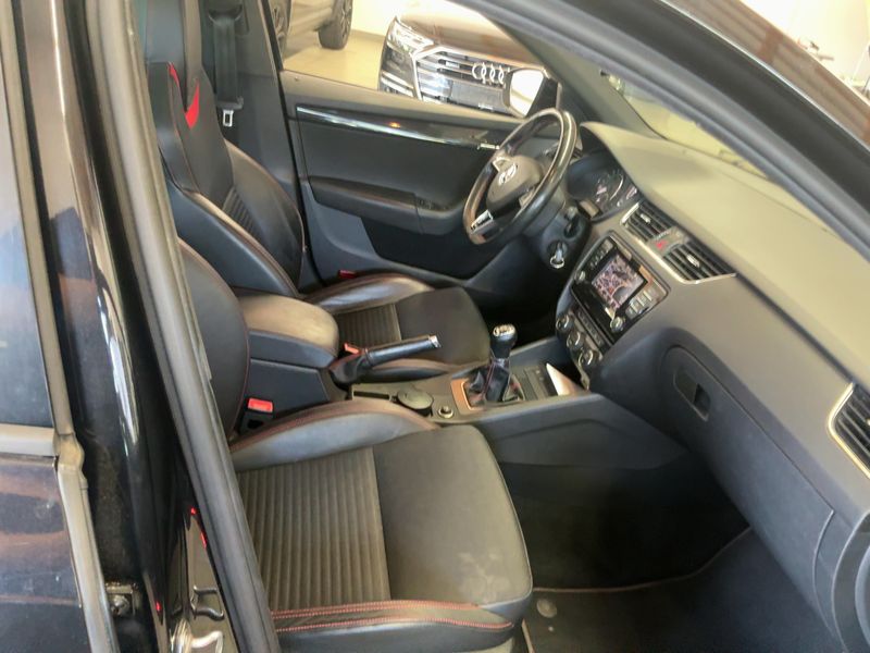 Skoda Octavia 2.0 TDI RS 2014 – снимка 11