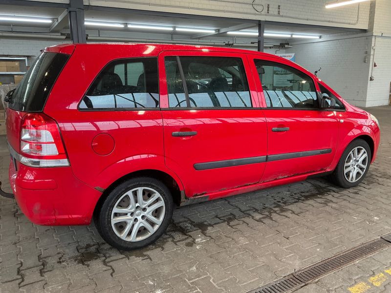 Opel Zafira 1.8 Selection "110 Jahre" 2009 – снимка 2