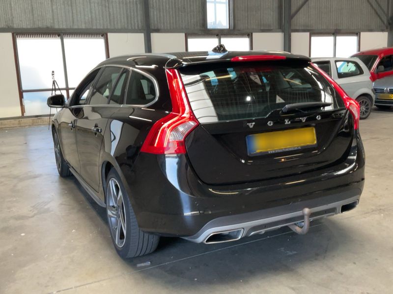 Volvo V60 2.4 T6 Plug-in Hybrid Summum AWD 2015 – снимка 6