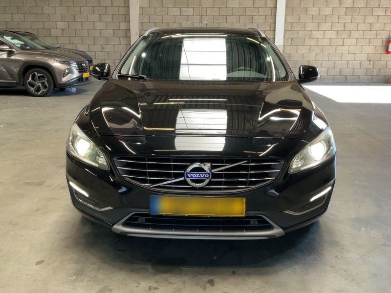 Volvo V60 2.4 T6 Plug-in Hybrid Summum AWD 2015 – снимка 14