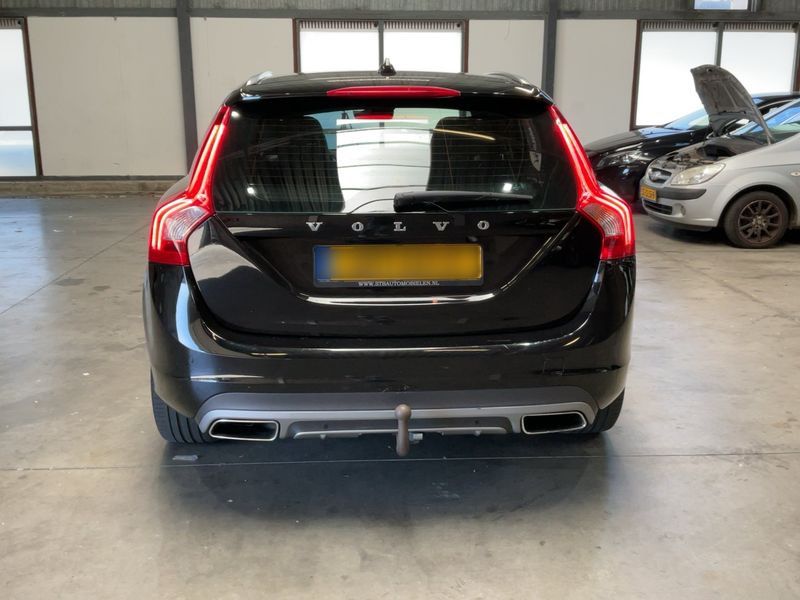 Volvo V60 2.4 T6 Plug-in Hybrid Summum AWD 2015 – снимка 7